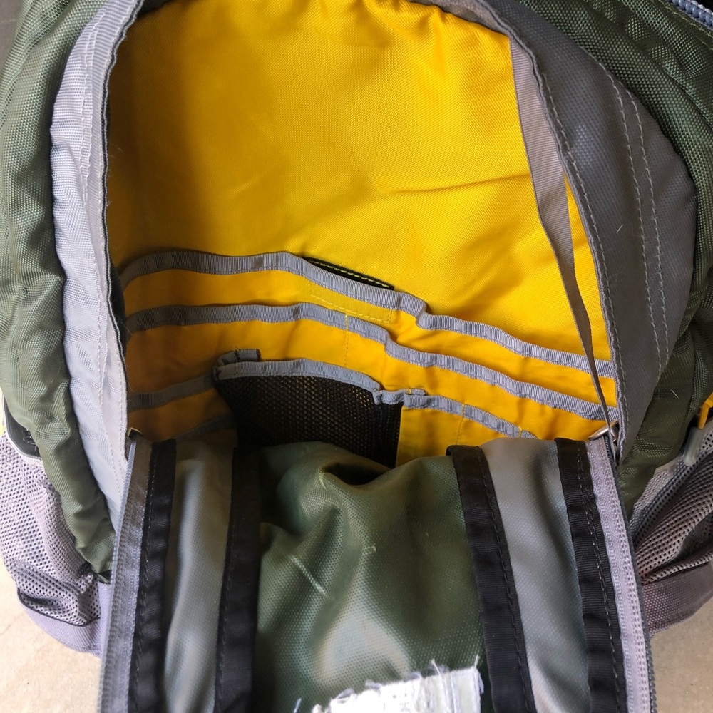 NORTHFACE Jester backpack - Picture 2 of 3